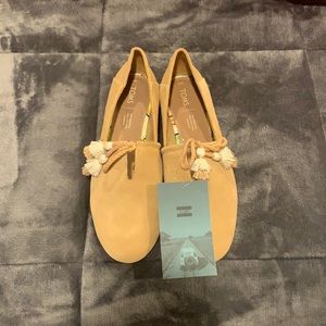 Size 9 Tan Toms